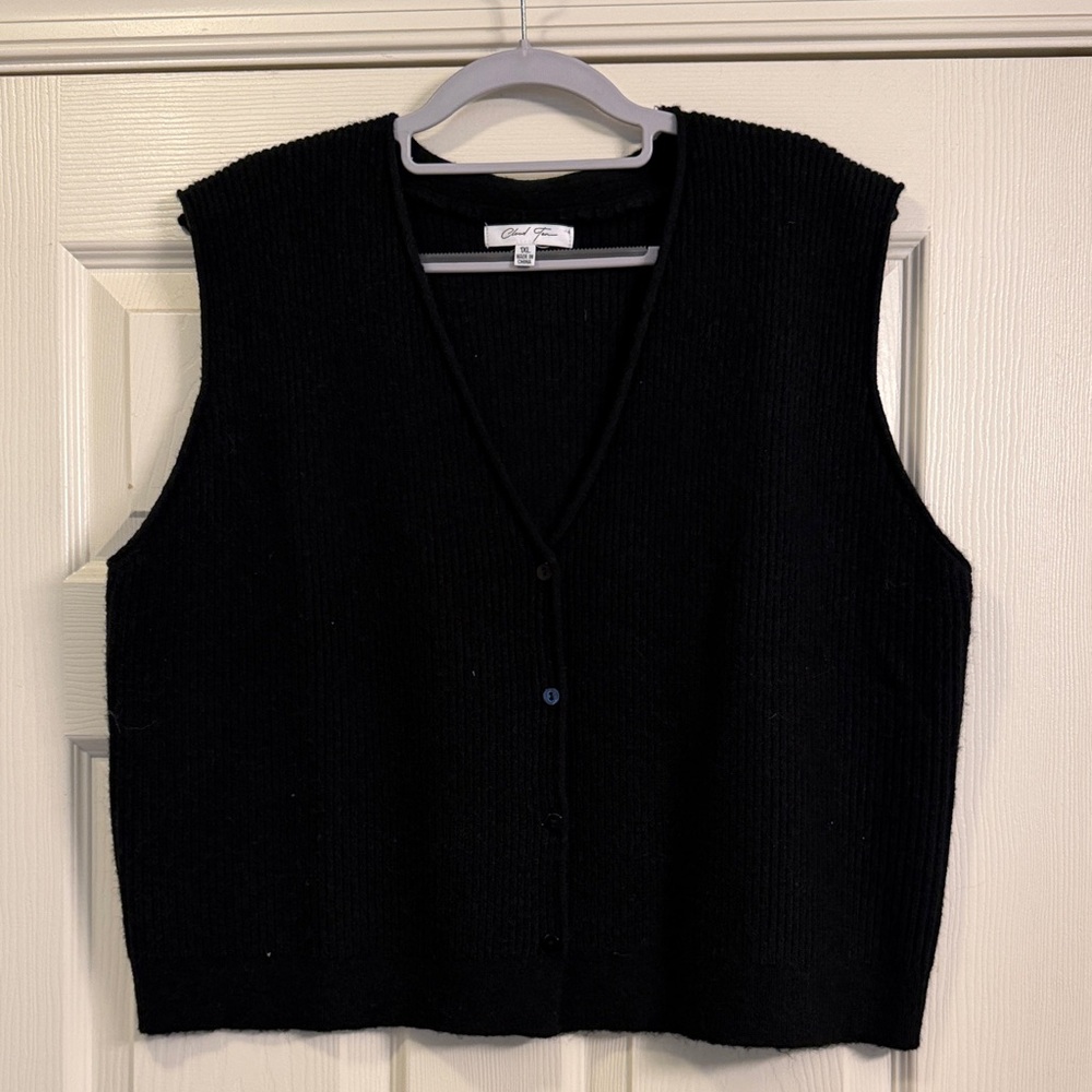 Chic Black Sleeveless Cardigan